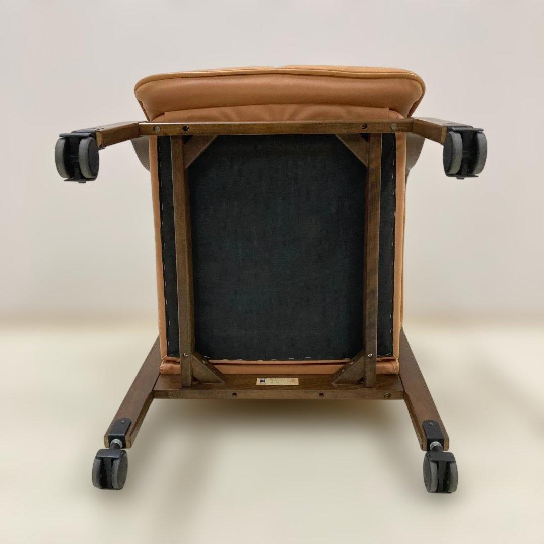 フジファニチャー　キャスター付　革製ダイニングチェア　アームチェア　椅子　チェア