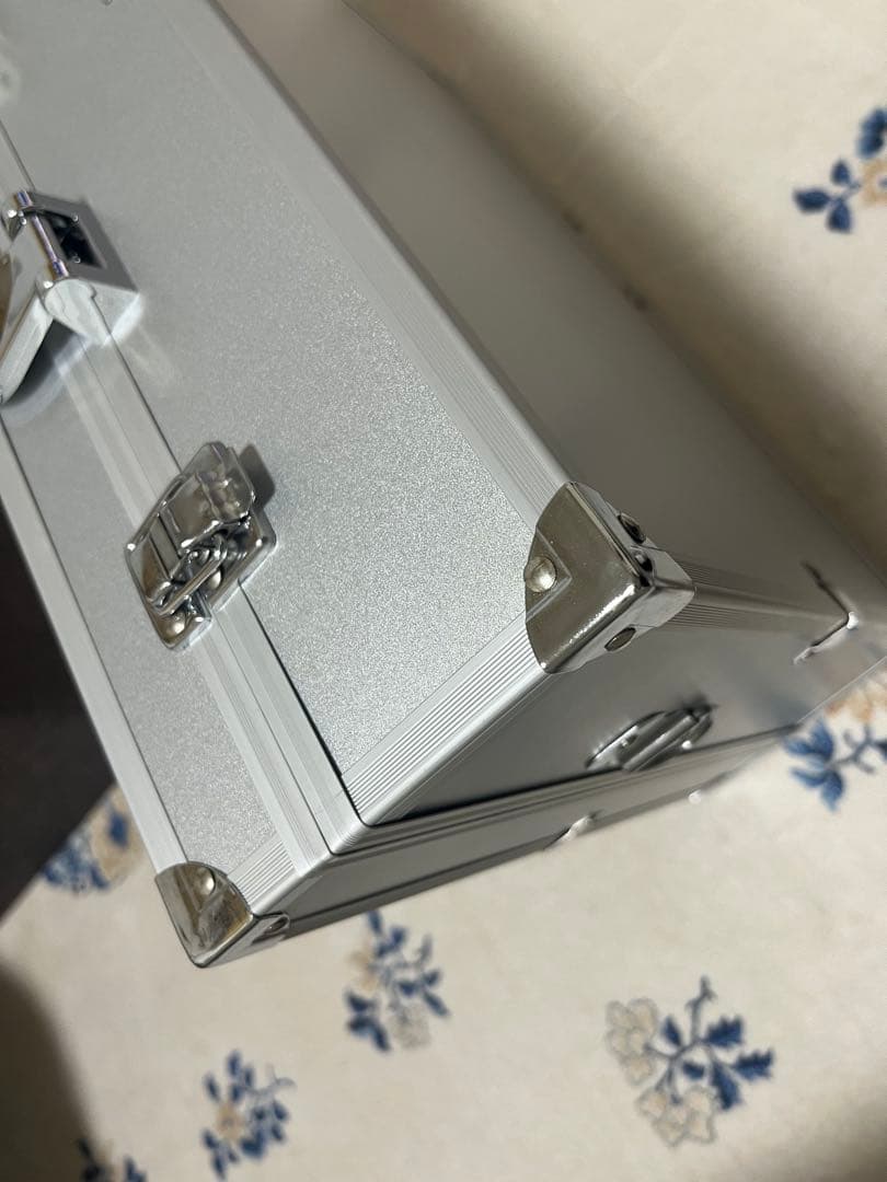 オ*オ様 TOYGER アタッシュケース（シルバー） &カードバインダー