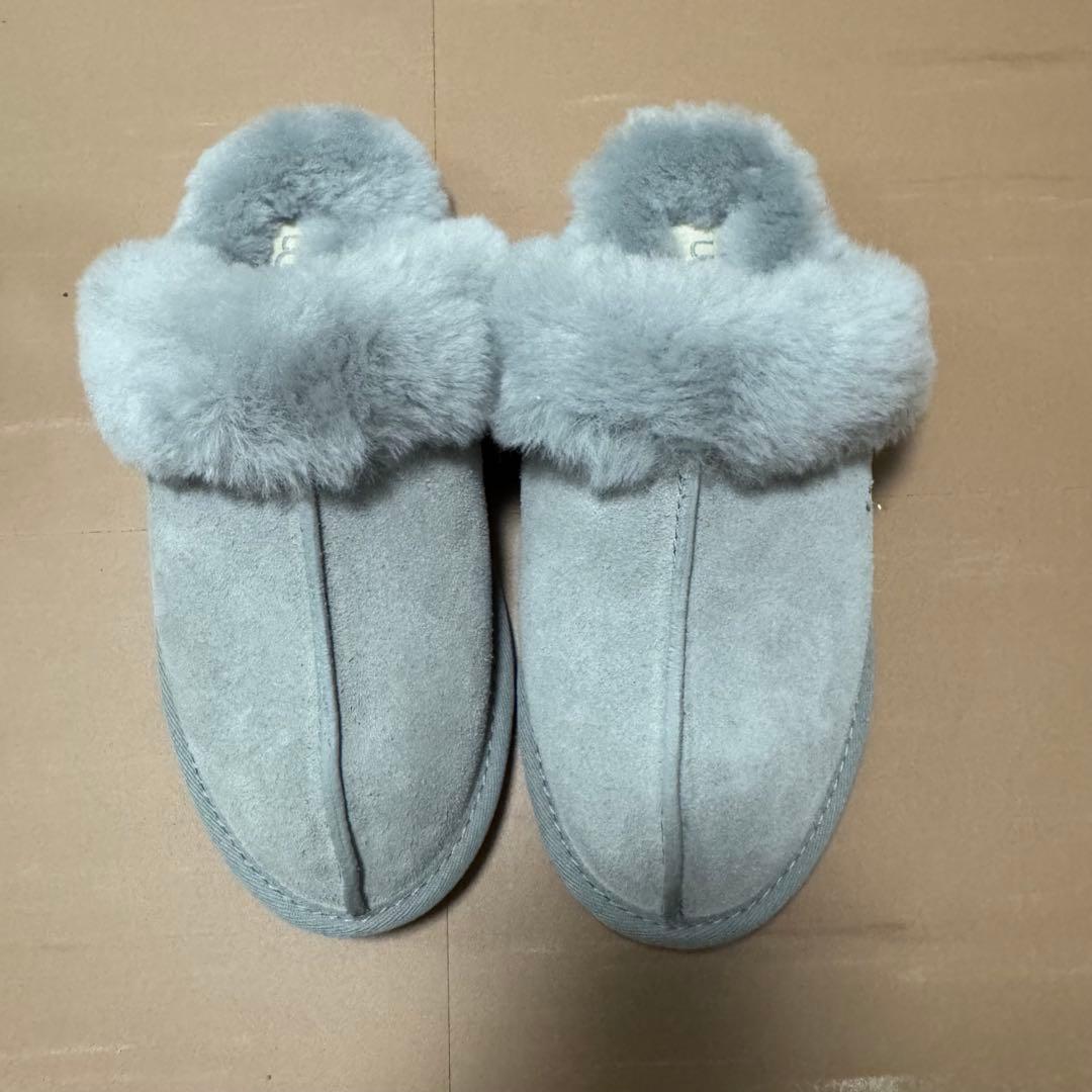 【ほぼ未使用】UGG グレー ファー付きスリッパ