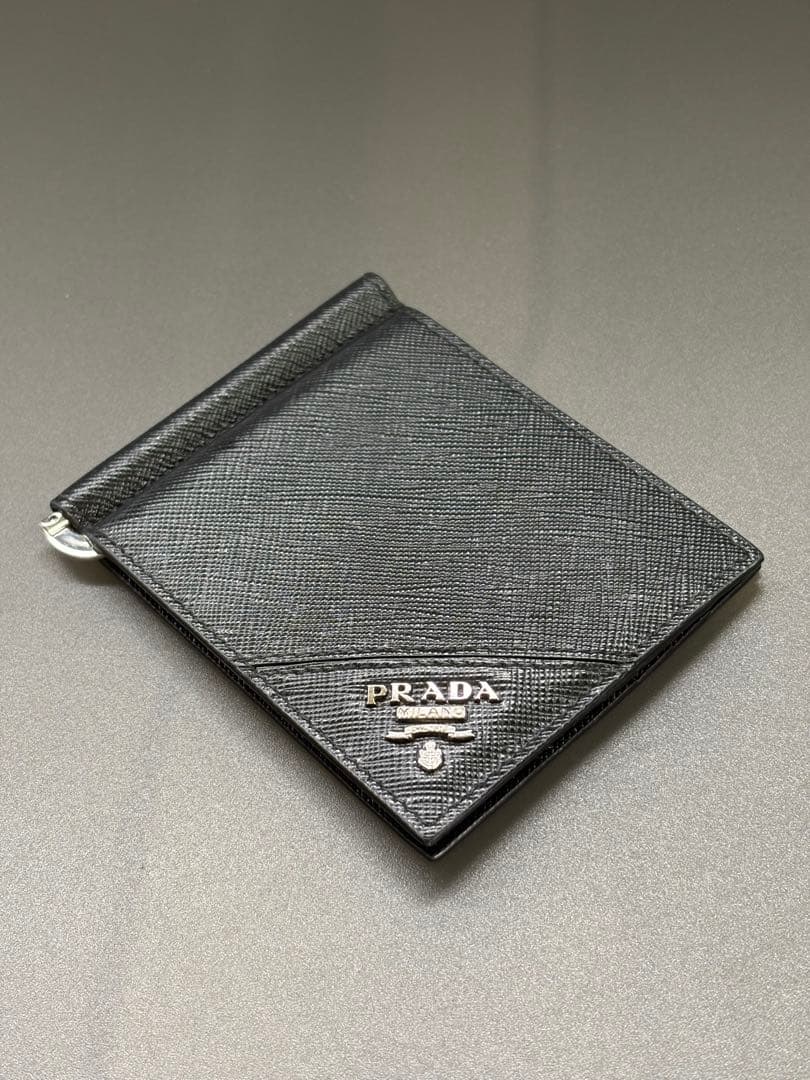 PRADA マネークリップ付サフィアーノトライアングル財布<No.488>