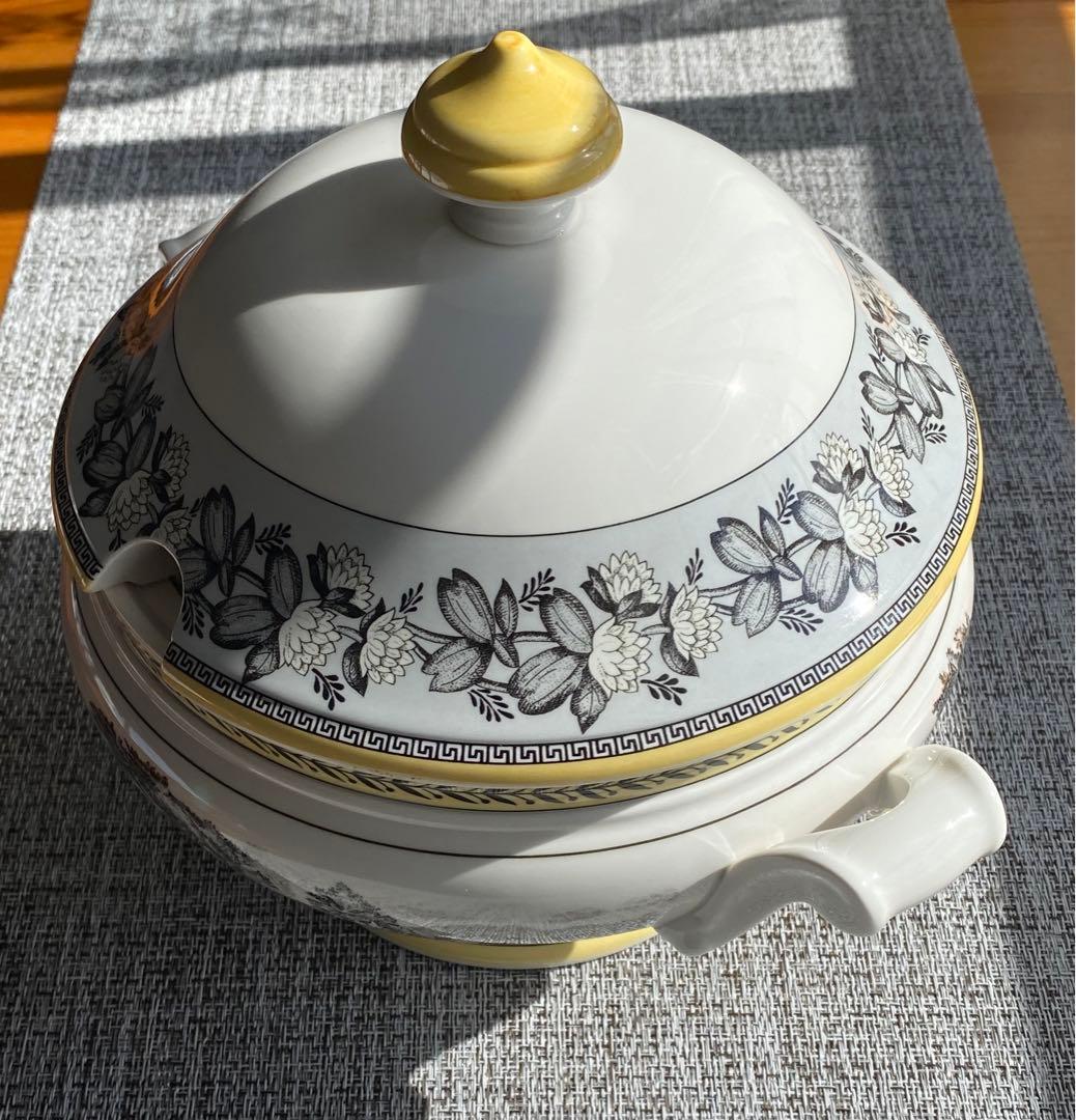 Villeroy & Boch Audun蓋付きオーダンベジタブルチュリーン。