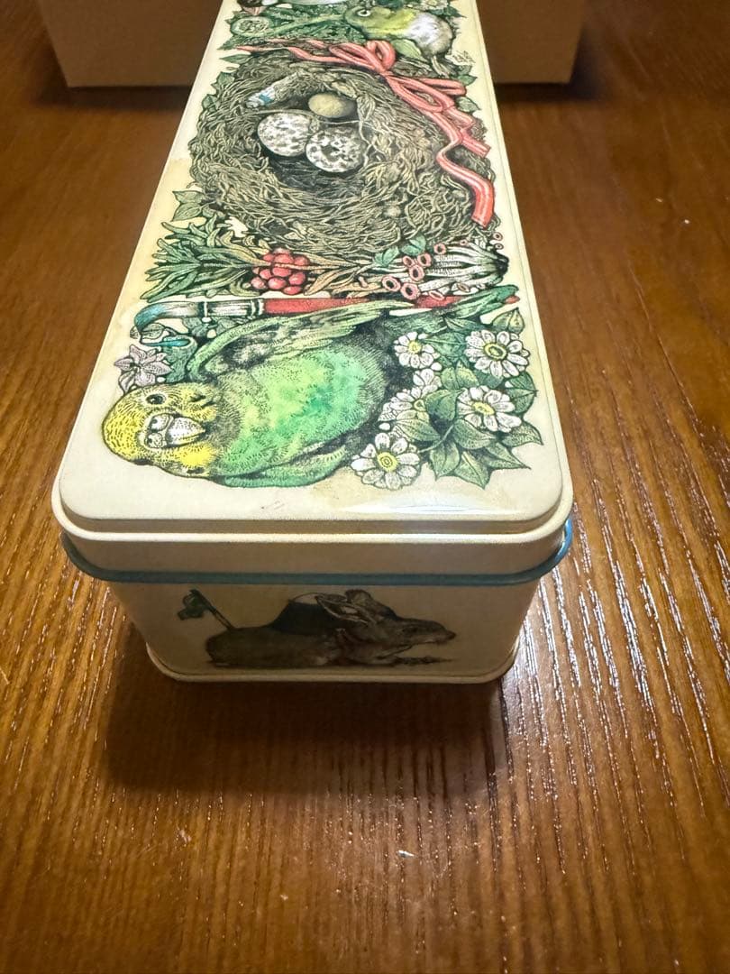 2016年ヒグチユウコ×ホルベインコラボ　角缶
