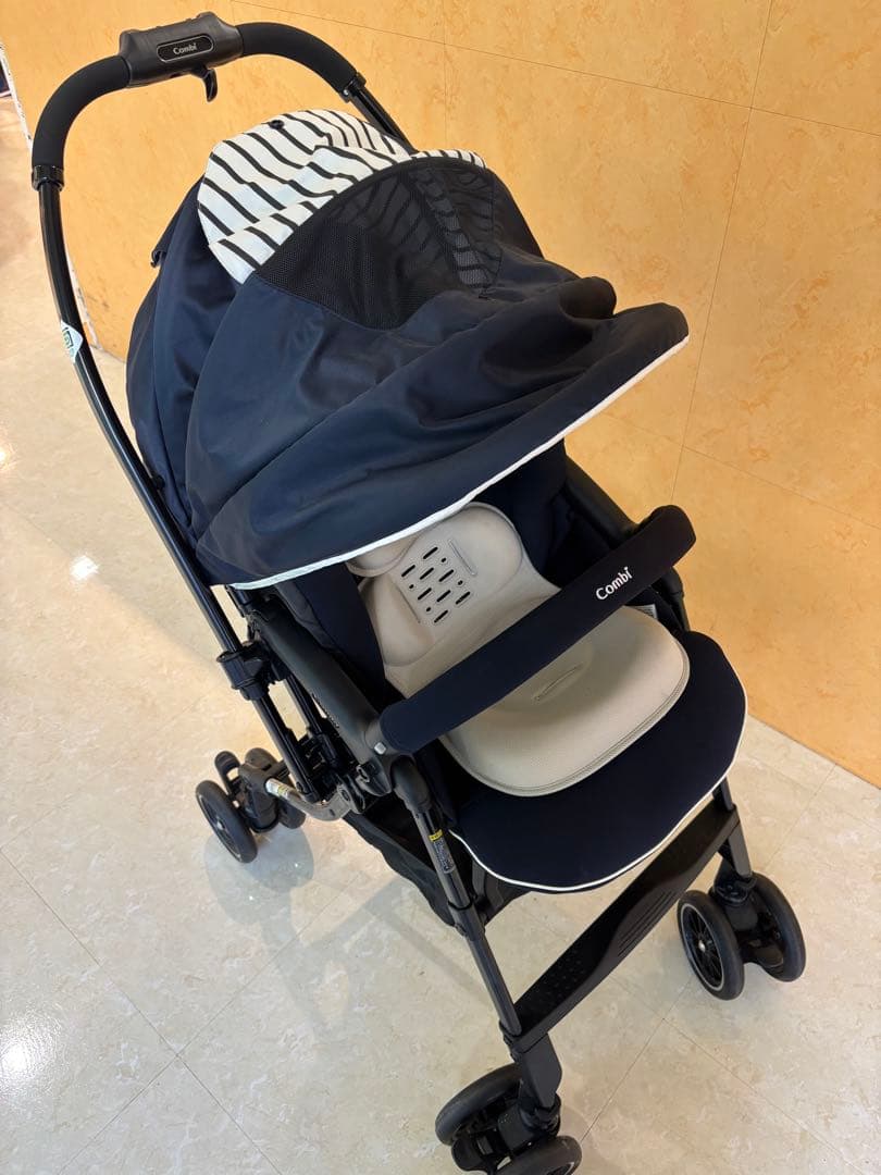 Combi メチャカルオート4キャス エッグショック ルクスネイビー 16486