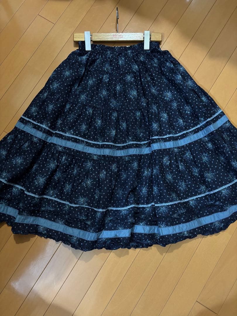 ピンクハウス♡勿忘草ミディ丈ティアードスカート