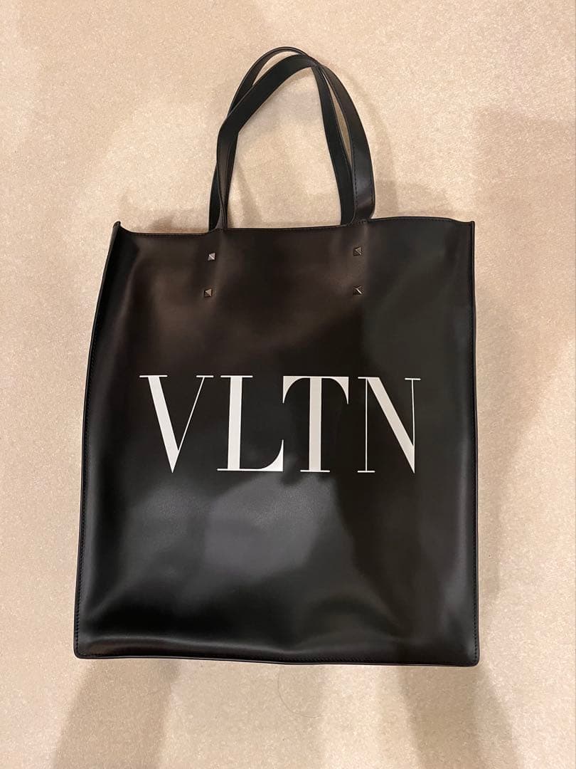 VALENTINO ブラック トートバッグ