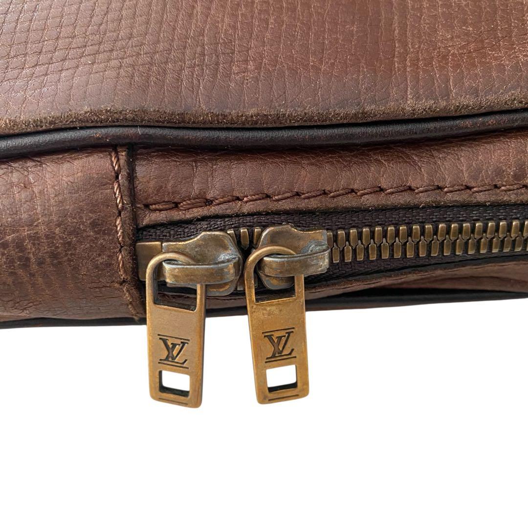 LOUIS VUITTON ルイヴィトン ユタ スィウ ボディバッグ ブラウン