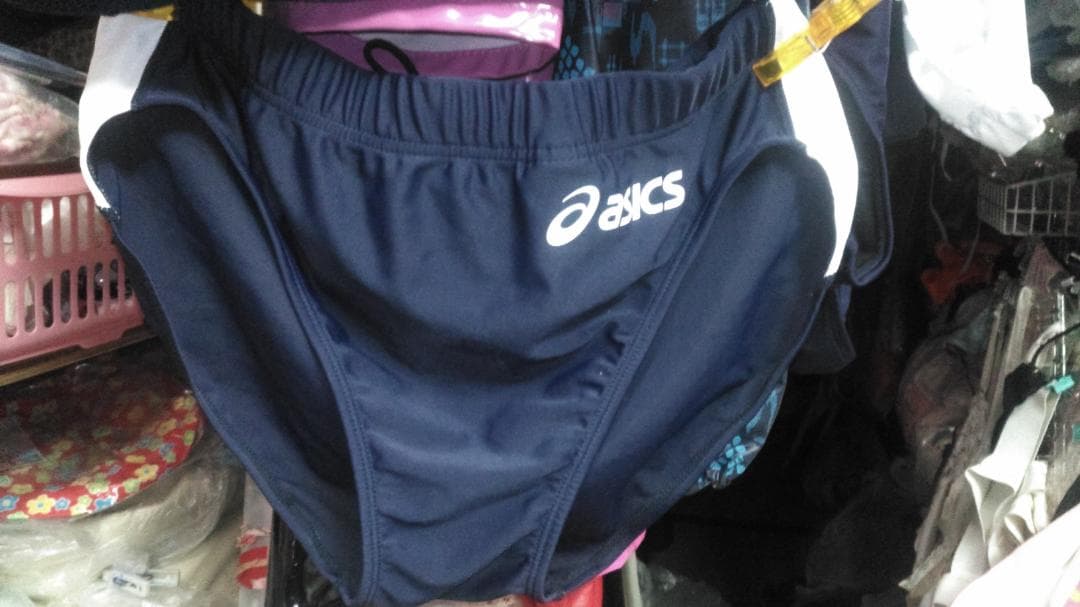 アシックス　バレーボールウェア？上下　胸パッド入り　フレンチ袖　つるつる素材