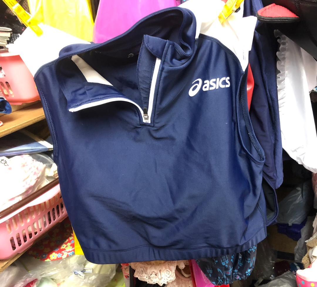 アシックス　バレーボールウェア？上下　胸パッド入り　フレンチ袖　つるつる素材