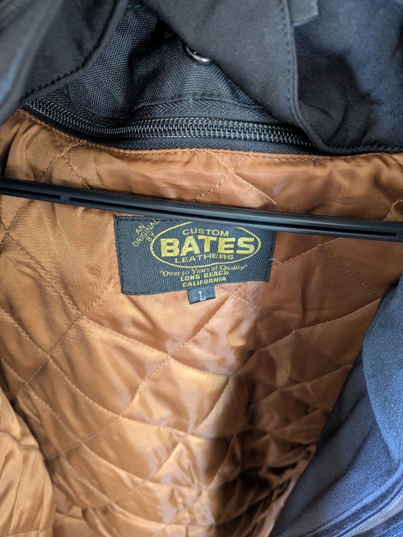 美品　BATES フード付きブラックライダースジャケット　ｌサイズ