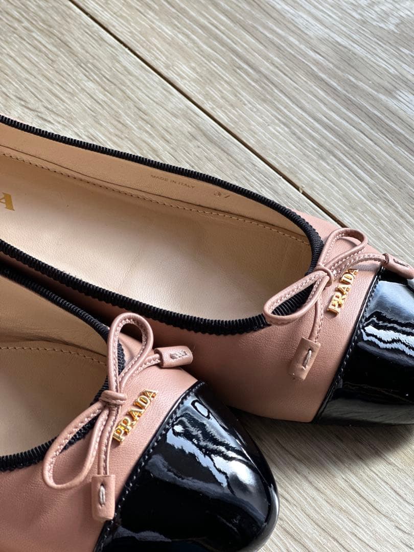 超美品 プラダ フラットパンプス バレエ バイカラー リボン ベージュ