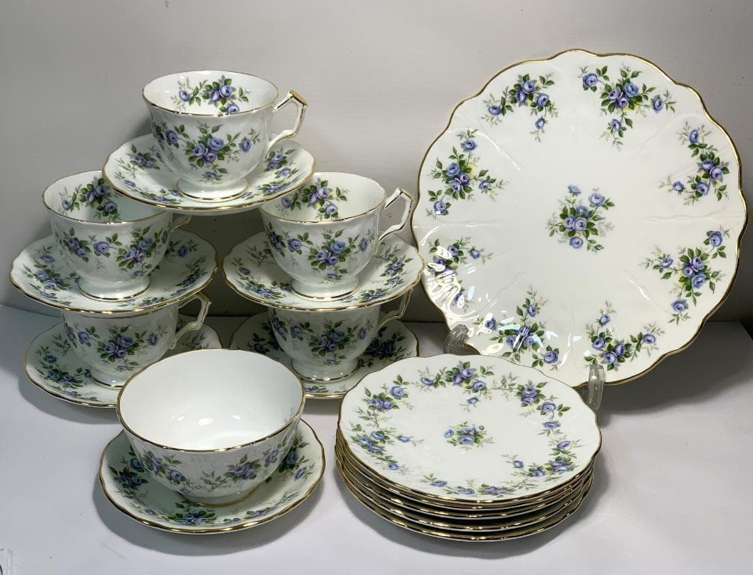 青いバラの食器セット