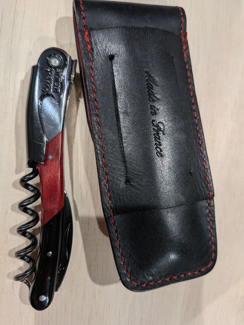 シャトーラギオール LE ROUGE ET LE NOIR 赤と黒