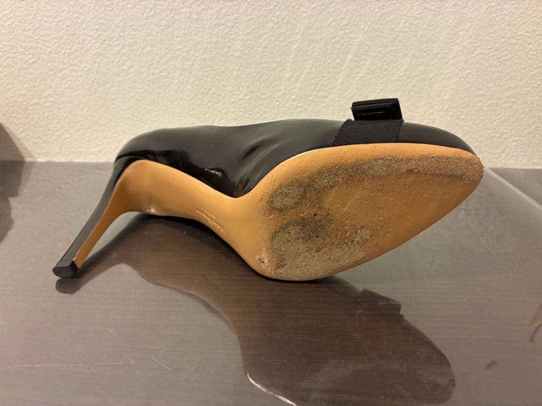 フェラガモ　黒 エナメル リボン付き ハイヒール
