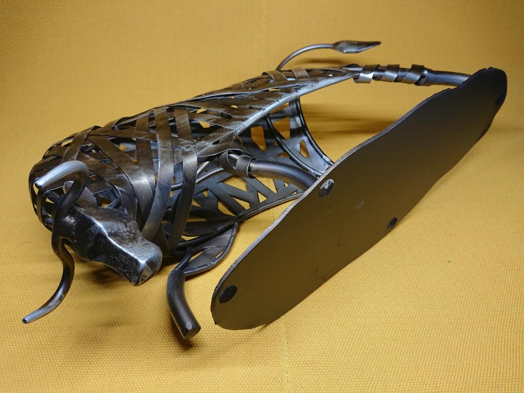【美品】牛　闘牛　猛牛　現代アート　金属　置物　インテリア　工芸品　A1023