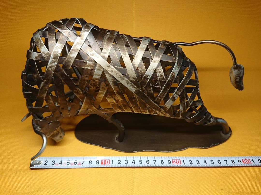 【美品】牛　闘牛　猛牛　現代アート　金属　置物　インテリア　工芸品　A1023