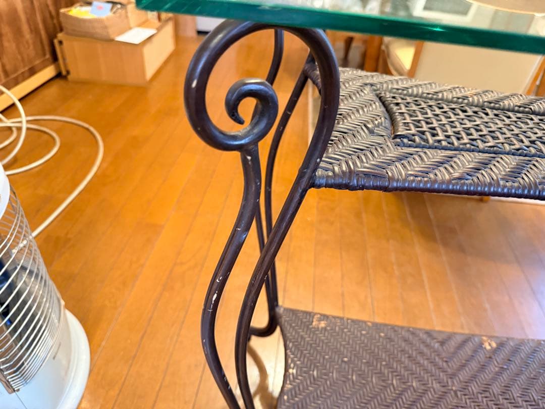 ⭐️猫脚可愛い⭐️ガラス天板のアイアンテーブル(引取り限定).