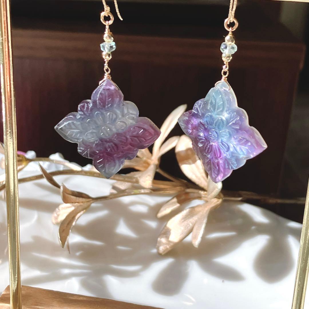 クーロ◆一点物✧バイカラーフローライト/MOP ダブレットストーンピアス