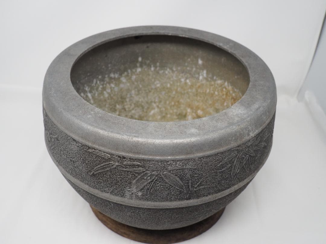 アルミ製　彫刻火鉢　台座付き　　大洋製　-SO