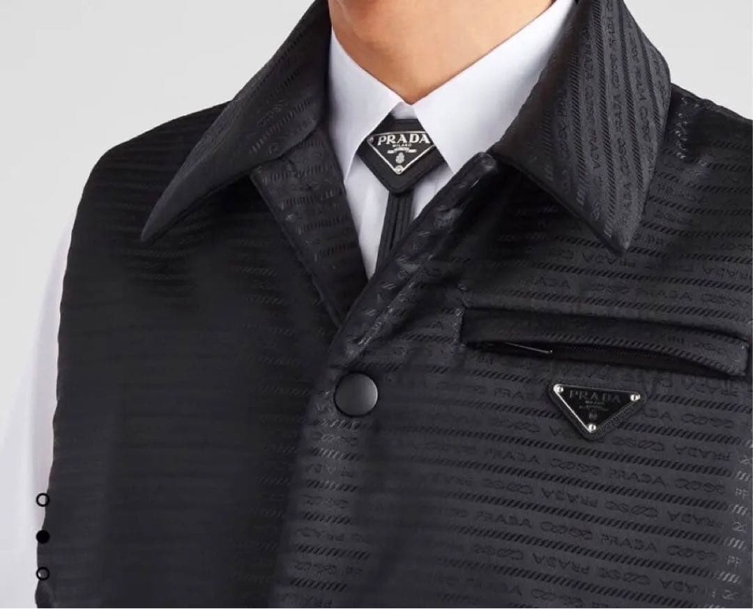 美品　PRADA プラダ　トライアングル　ループタイ レザー　ボロタイ　ブラック