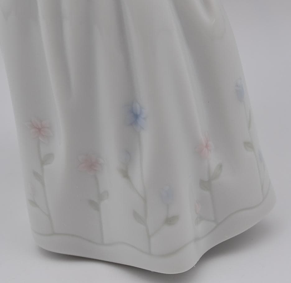 わが家のプリンセス　＃6973　★リヤドロ　スペイン　ポーセリン　箱付き　絶版