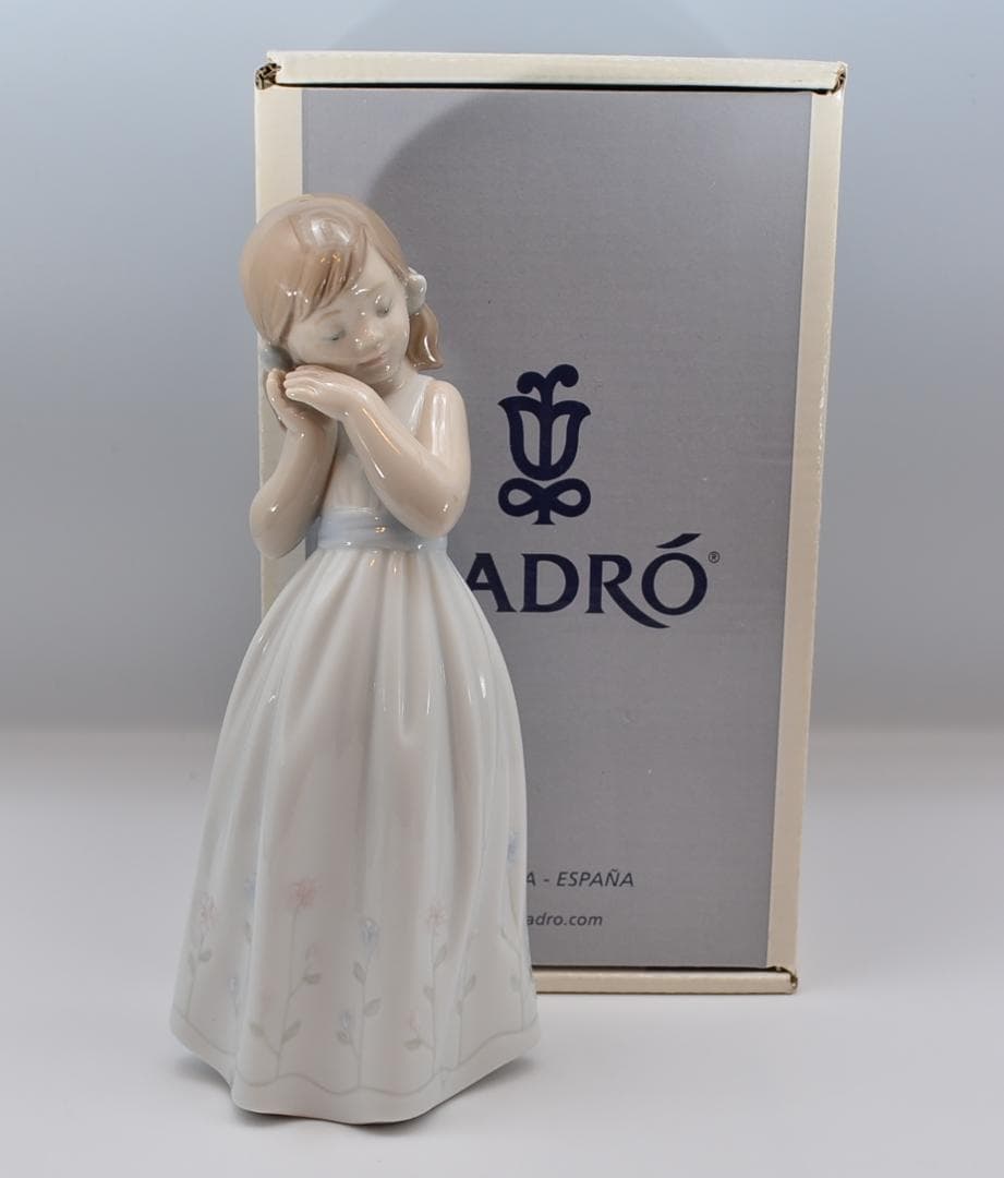 わが家のプリンセス　＃6973　★リヤドロ　スペイン　ポーセリン　箱付き　絶版