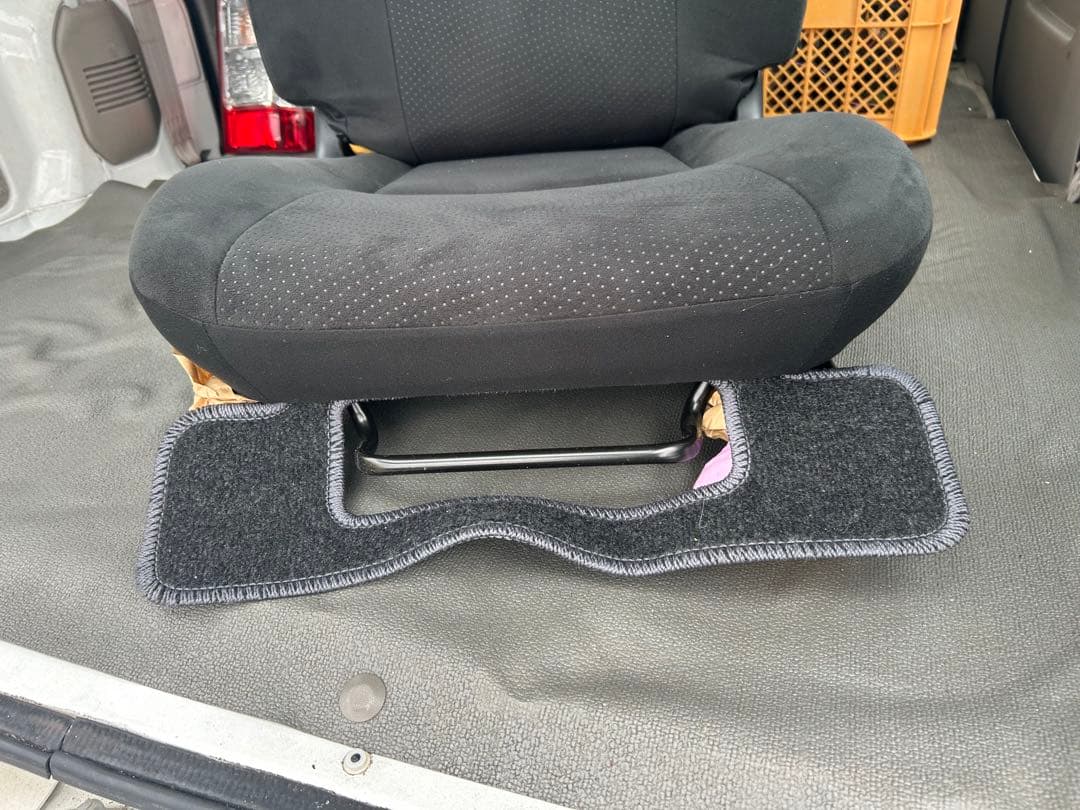 【美品】200系ハイエース　5型　運転席シート