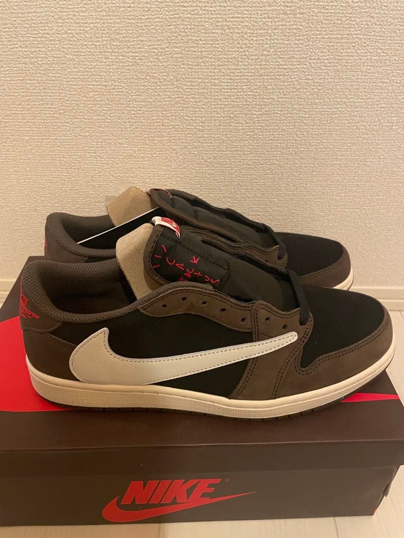 靴 Travis Scott NIKE Air Jordan 1