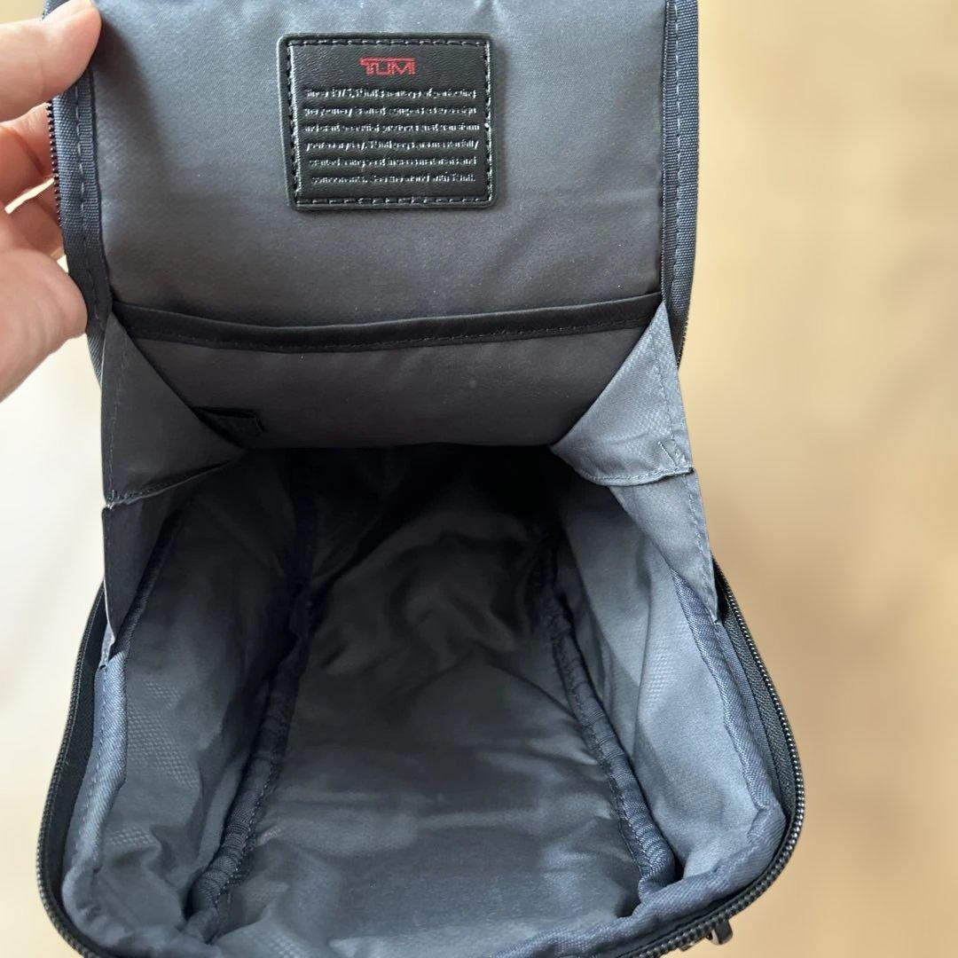 TUMI 96303214D0黒 レザー スリングバッグ
