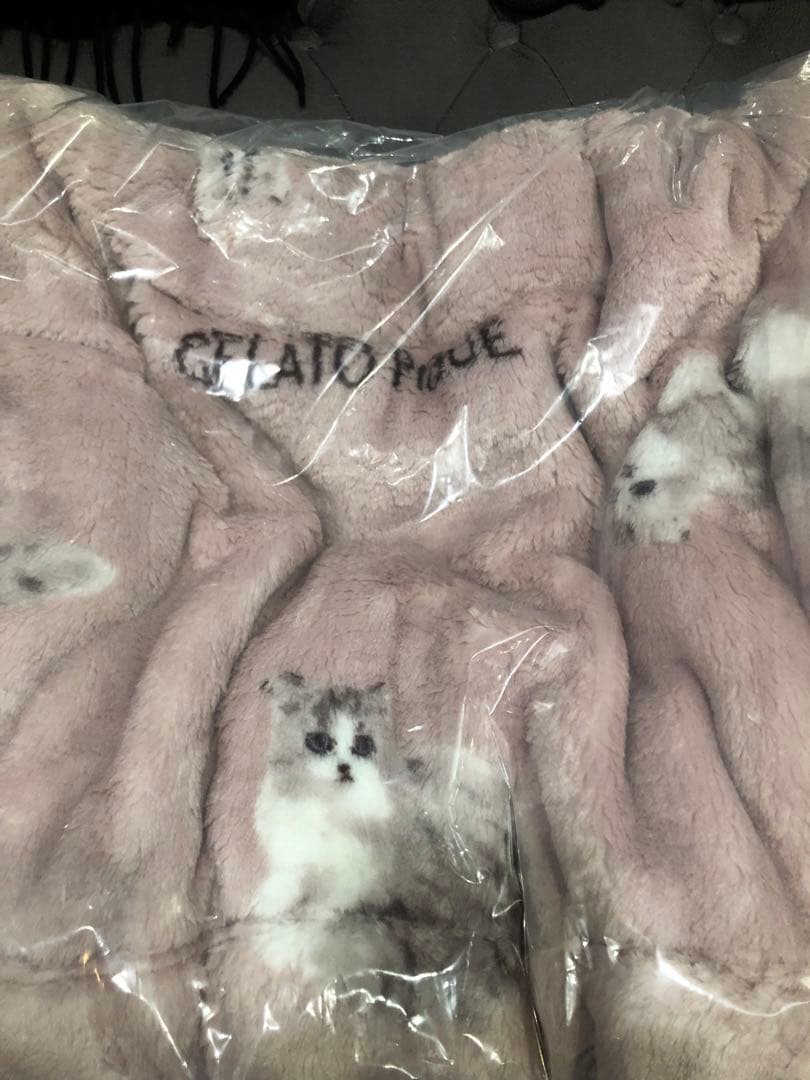 【新品タグ付きです】gelato pique 猫ちゃんのプリント毛布