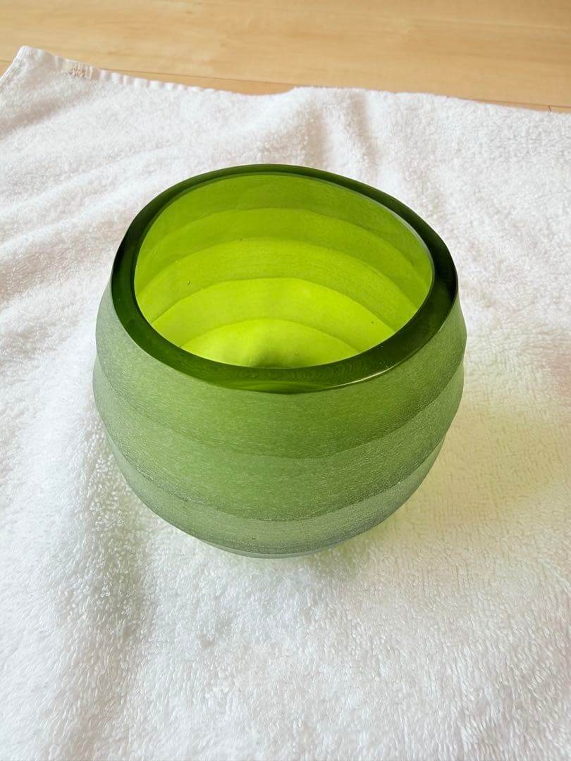 花瓶・フラワースタンド GUAXS Belly Tealight olive green