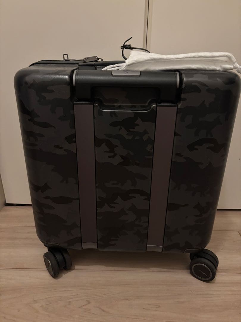 メゾンキツネ、サムソナイト カモフラージュ 中型キャリーケース