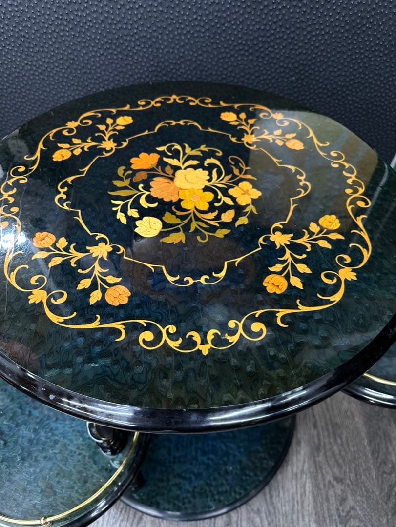 demain italy collection 花柄装飾のテーブル