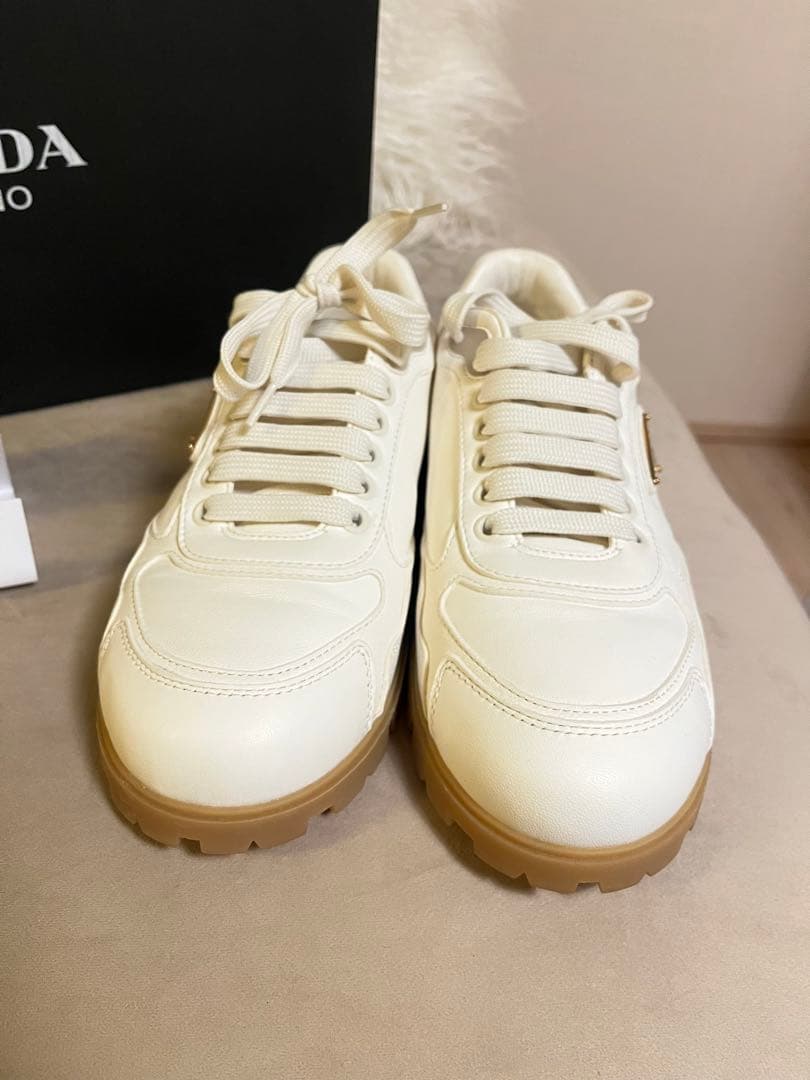⚠️１７日まで　PRADA ホワイト スニーカー