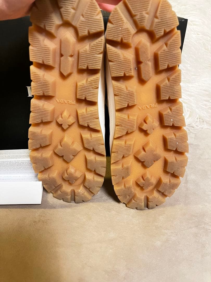 ⚠️１７日まで　PRADA ホワイト スニーカー