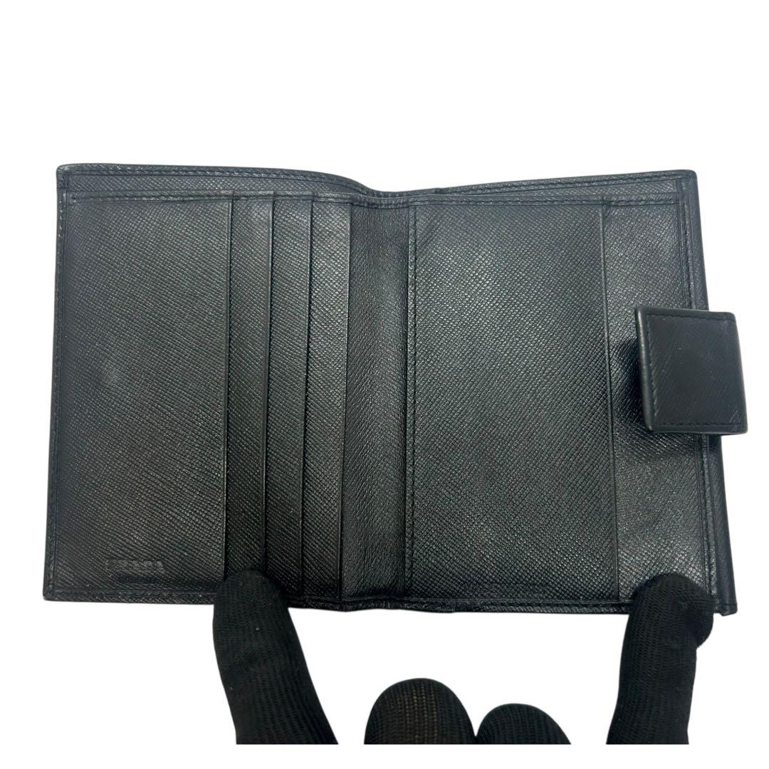 【美品】プラダ サフィアーノ 二つ折り財布 ブラック 黒 三角ロゴプレート