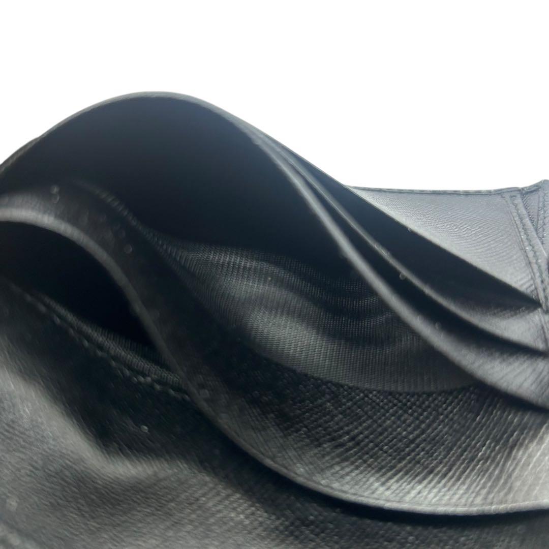 【美品】プラダ サフィアーノ 二つ折り財布 ブラック 黒 三角ロゴプレート