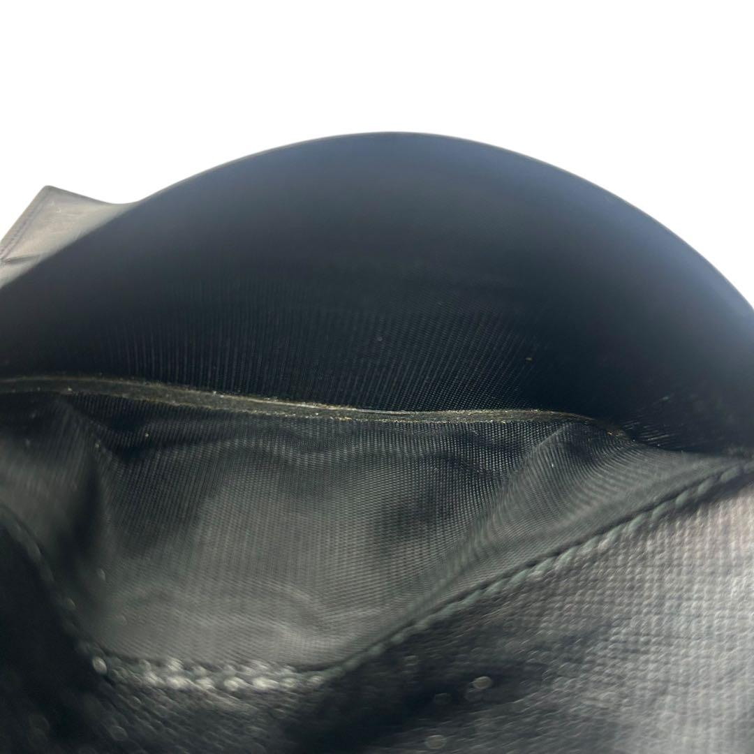 【美品】プラダ サフィアーノ 二つ折り財布 ブラック 黒 三角ロゴプレート