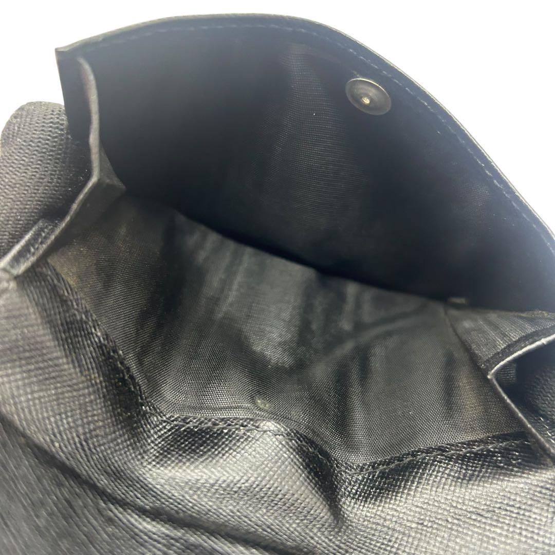 【美品】プラダ サフィアーノ 二つ折り財布 ブラック 黒 三角ロゴプレート