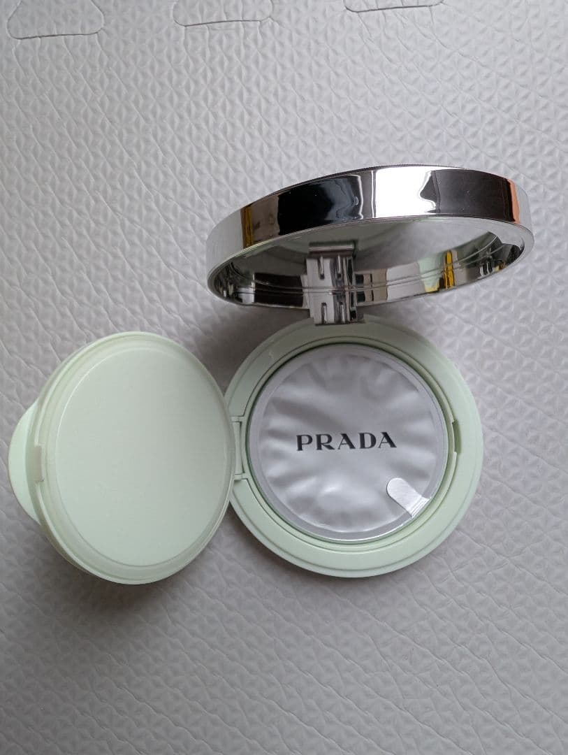 プラダ リヴィールメッシュクッションファンデーション LN10