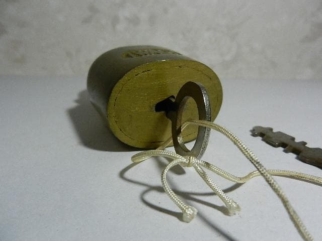 古い希少な鉄道？錠前その３（ボディーに「ＩＷＡＧＩ」の刻印）