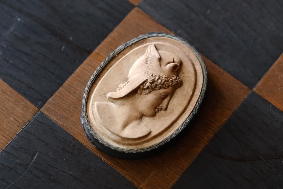 イギリスアンティーク｜ヘルメス、太陽神アポロン、スピナリオの石膏レリーフ