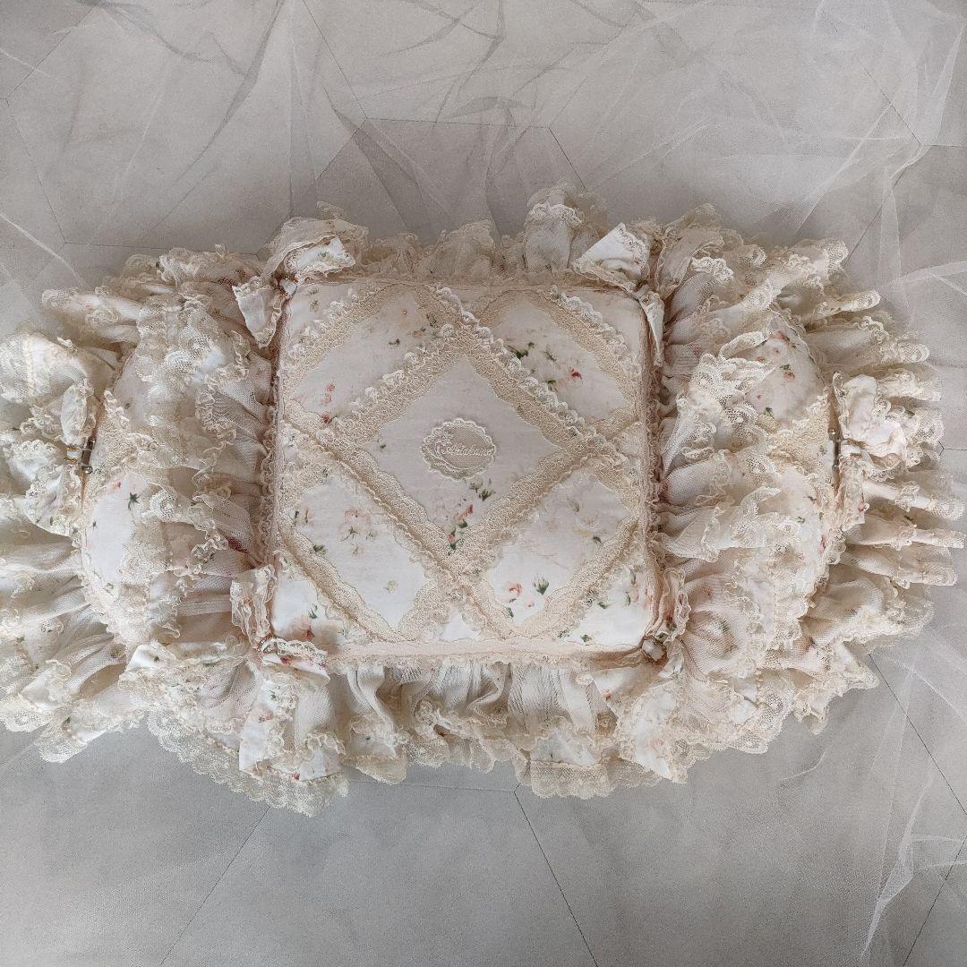 アキアカネ　花柄クッション　アンティーク