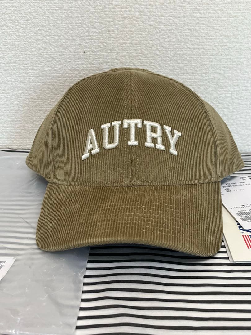 新品未使用タグ付き　AUTRY キャップ　ベージュ
