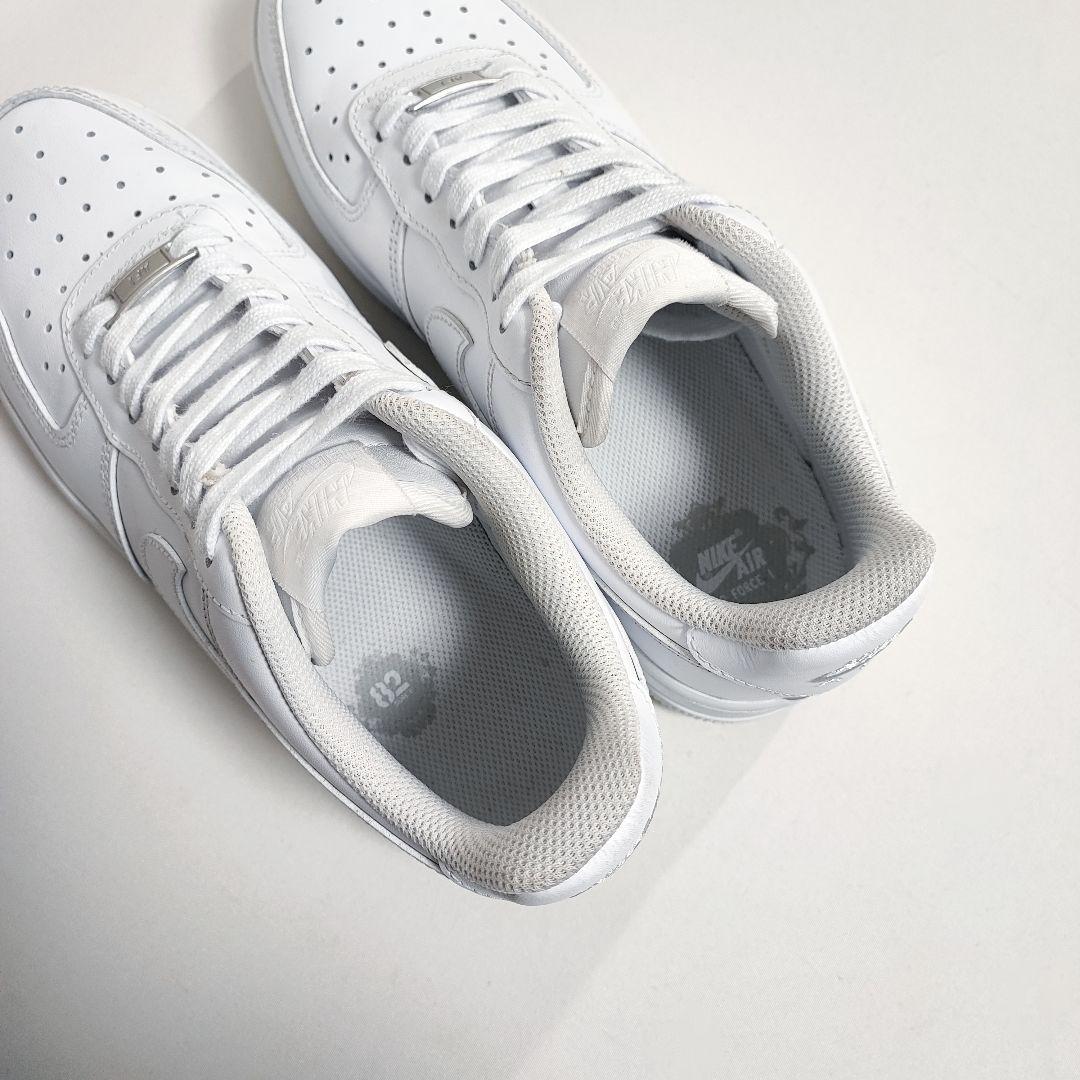 靴 NIKE WMNS AIR FORCE 1 07 25.5