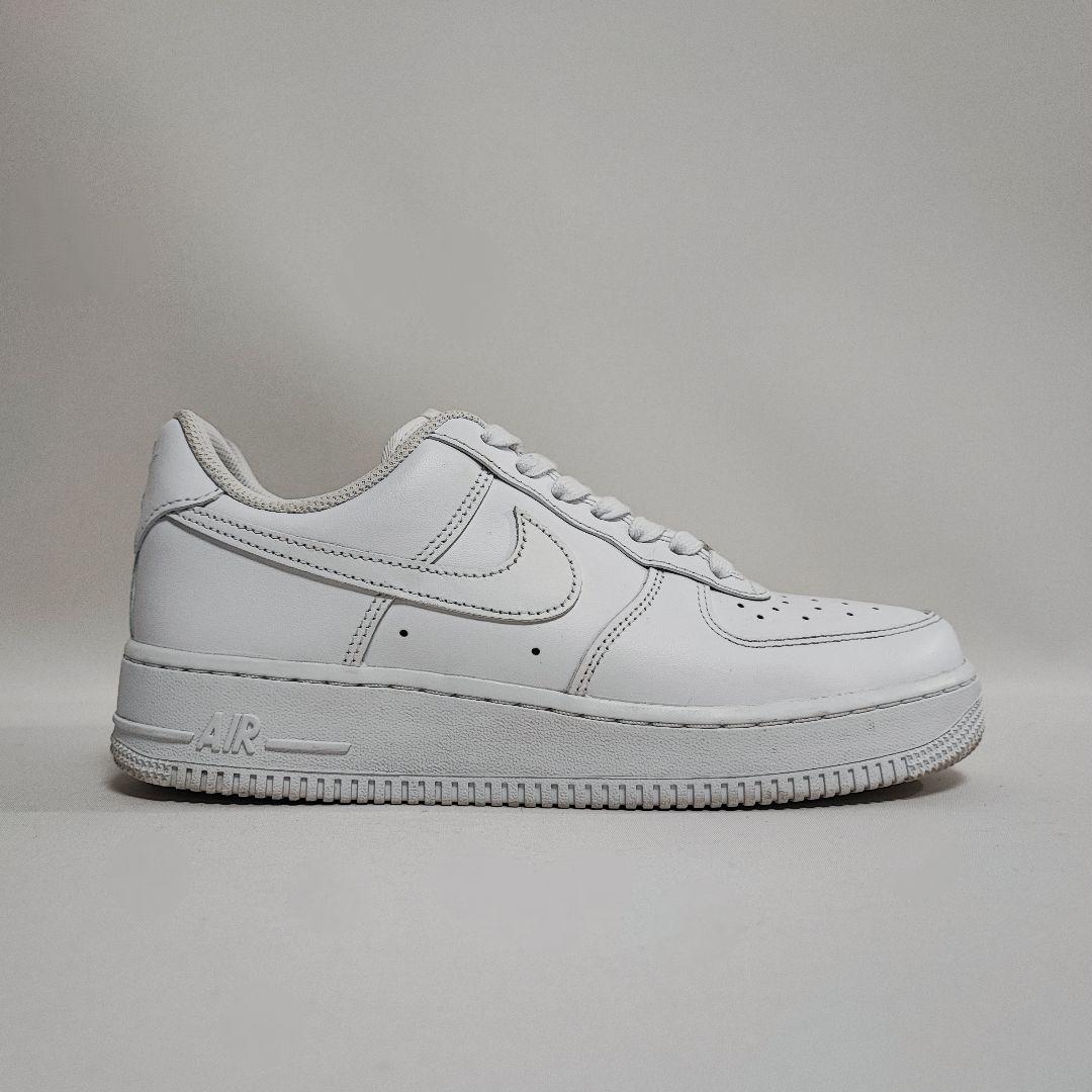 靴 NIKE WMNS AIR FORCE 1 07 25.5