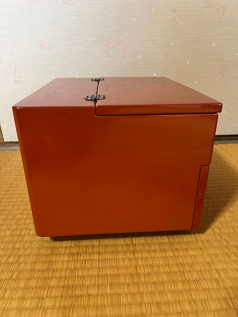 赤い竹模様の木製小物入れ