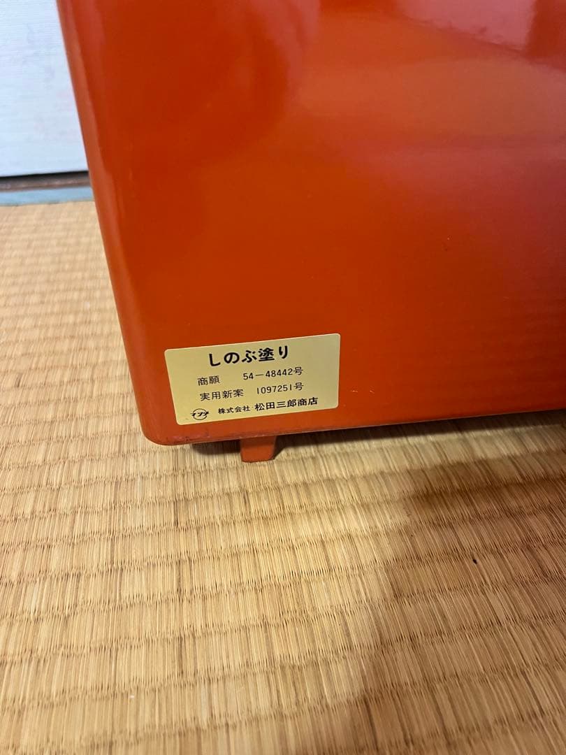 赤い竹模様の木製小物入れ