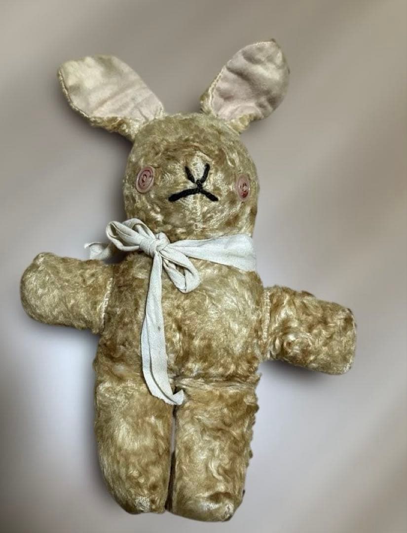 ピンクのボタンが可愛い　アンティークラビット　ぬいぐるみ