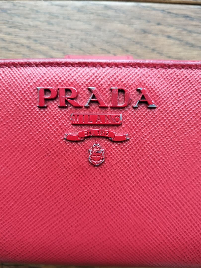 PRADA サフィアーノレザー 二つ折り財布 赤