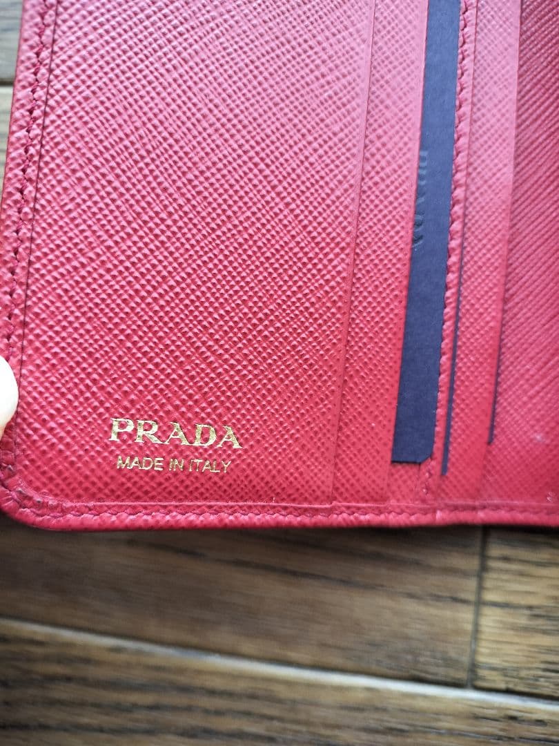 PRADA サフィアーノレザー 二つ折り財布 赤